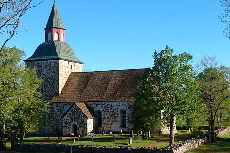 S:ta Maria kyrka i morgonljus